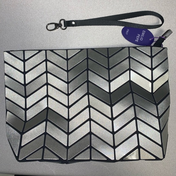 Handbags - NWT Emilio Pepe Silver Geometric Crossbody Bag